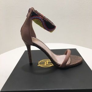 House of Harlow Sandal